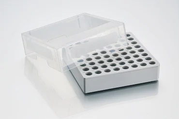 艾本德儲存盒 8 × 8, 可放置 64  個試管， 1  –  2  mL，3  件，高 53  mm，2  英寸，聚丙烯材料，可耐受最低 -86  °C，可高溫高壓滅菌，帶蓋子并具有數(shù)字字母標(biāo)識